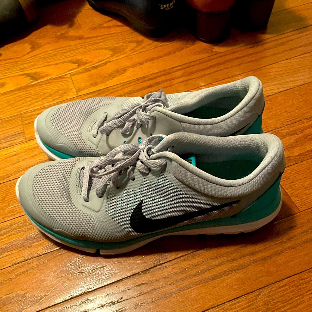 Womens Nike sneakers